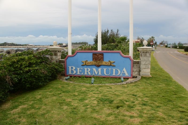 Bermuda airoport welcome sign